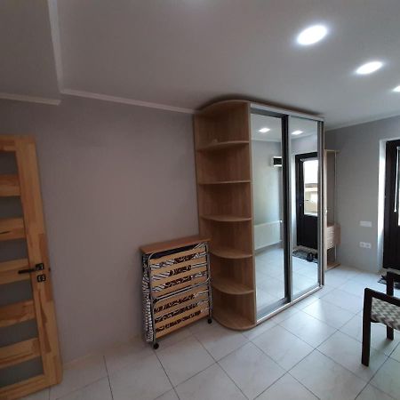 Апартаменты С Террасой И Гаражом Odessa Exterior foto