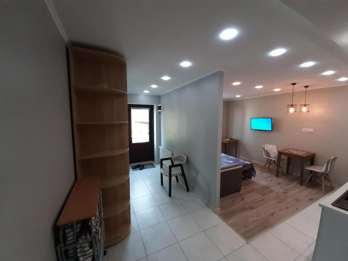 Апартаменты С Террасой И Гаражом Odessa Exterior foto