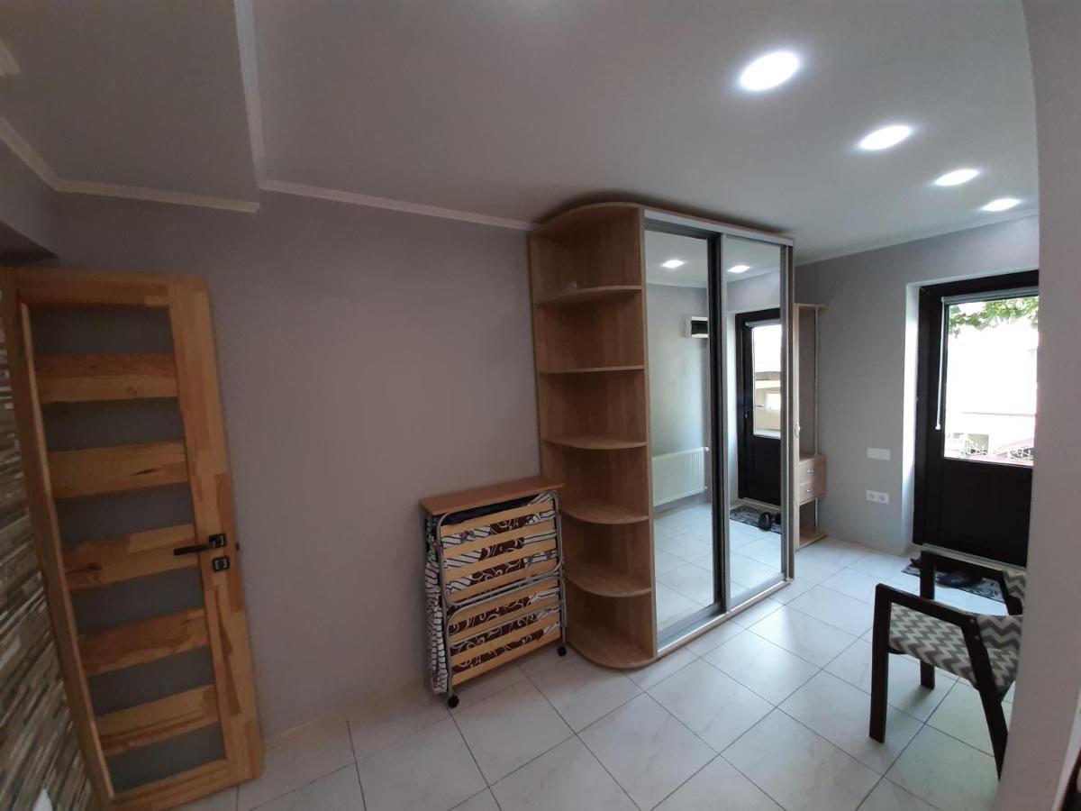 Апартаменты С Террасой И Гаражом Odessa Exterior foto