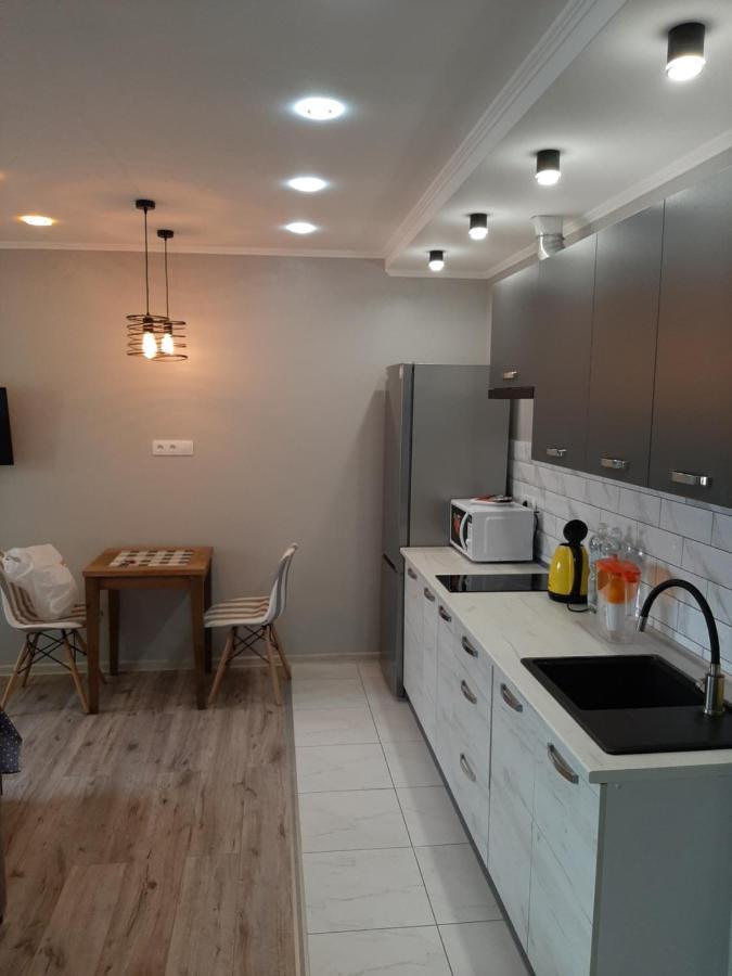 Апартаменты С Террасой И Гаражом Odessa Exterior foto
